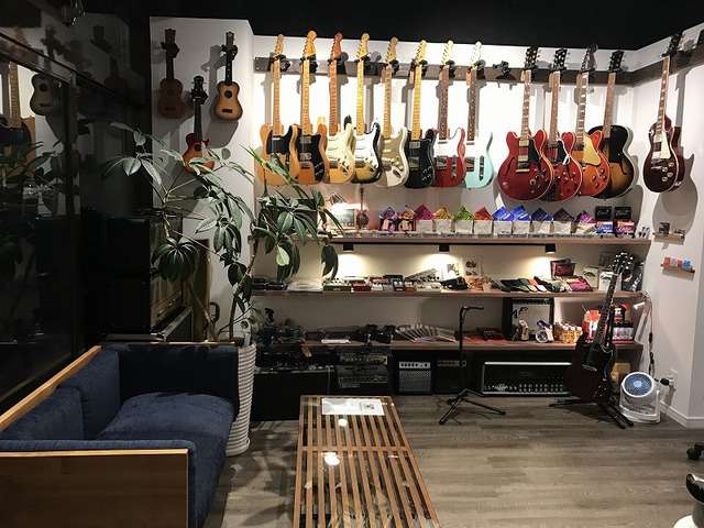 一宮の店舗内装　ギターショップ『サウンドナイン』